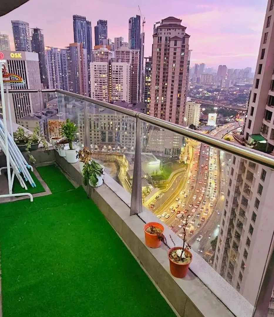 Appartamento Myhabitat Residence Klcc By Traveller Stay Kuala Lumpur Malesia